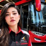 LIENA OZORA, SOPIR BUS CANTIK PO AGRA MAS YANG MENARIK PERHATIAN PUBLIK