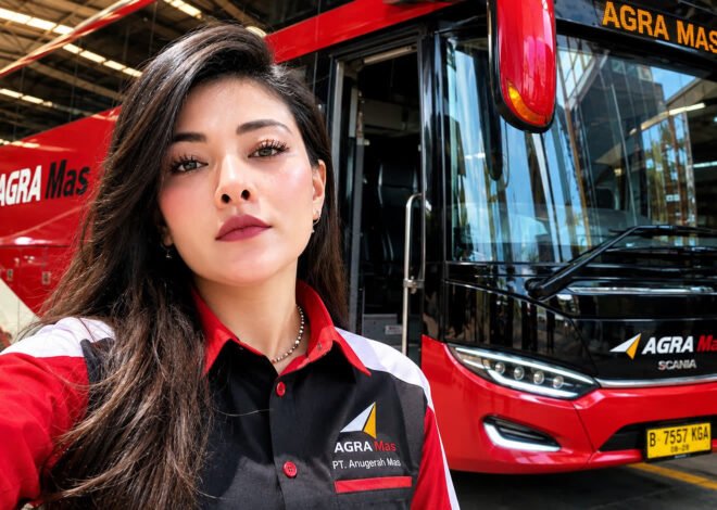 LIENA OZORA, SOPIR BUS CANTIK PO AGRA MAS YANG MENARIK PERHATIAN PUBLIK