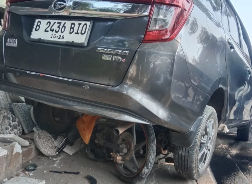 Kecelakaan di Jalan Raya Serpong, Tiga Pengendara Motor Jadi Korban