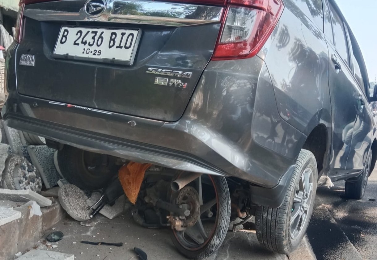 Kecelakaan di Jalan Raya Serpong, Tiga Pengendara Motor Jadi Korban