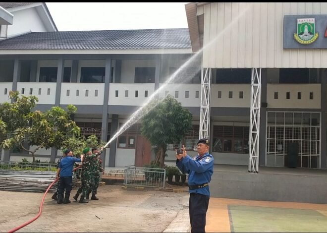 Koramil 09 Serpong Utara Gelar Pelatihan Pemadaman Api Bersama Damkar dan Unsur Gabungan