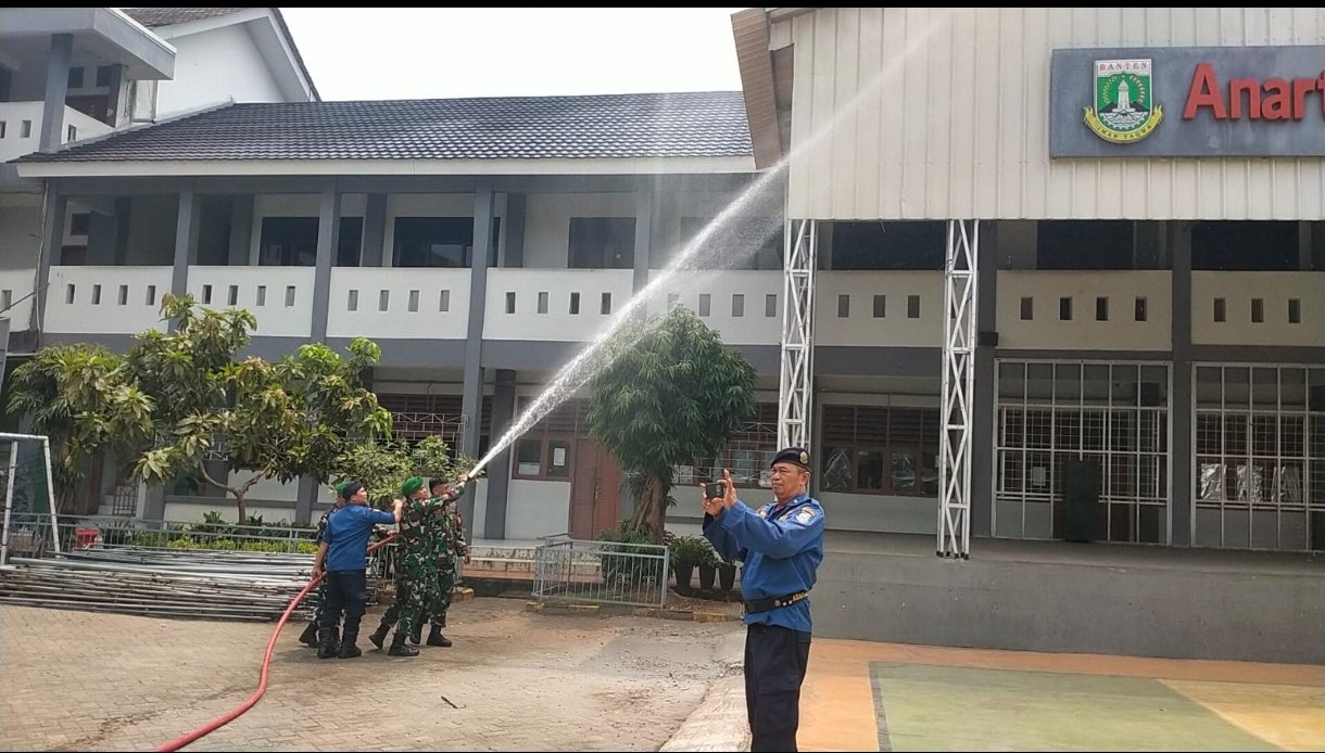 Koramil 09 Serpong Utara Gelar Pelatihan Pemadaman Api Bersama Damkar dan Unsur Gabungan